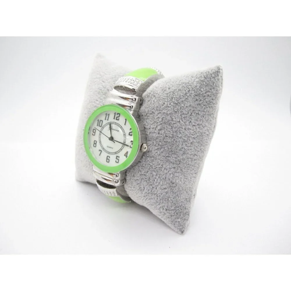Women's Geneva Quartz WR Analog Dial Causal Round Bangle Watch (E491)